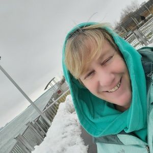 Meet your Posher, Dedee